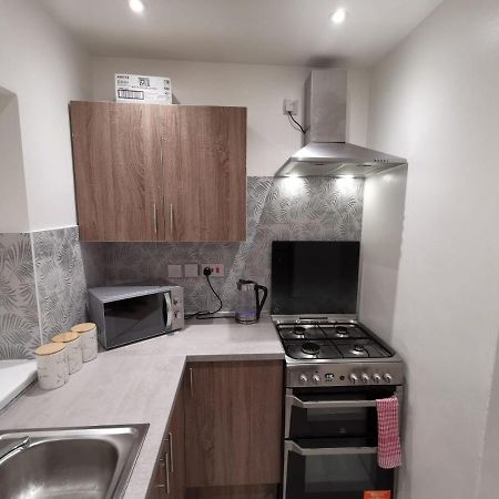 Three Bedroom Modern Apartment By Luton Airport And Luton Station Extérieur photo
