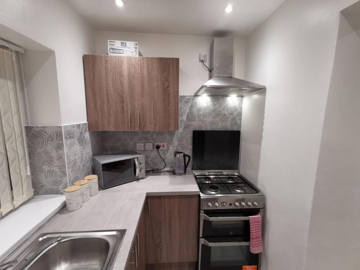 Three Bedroom Modern Apartment By Luton Airport And Luton Station Extérieur photo